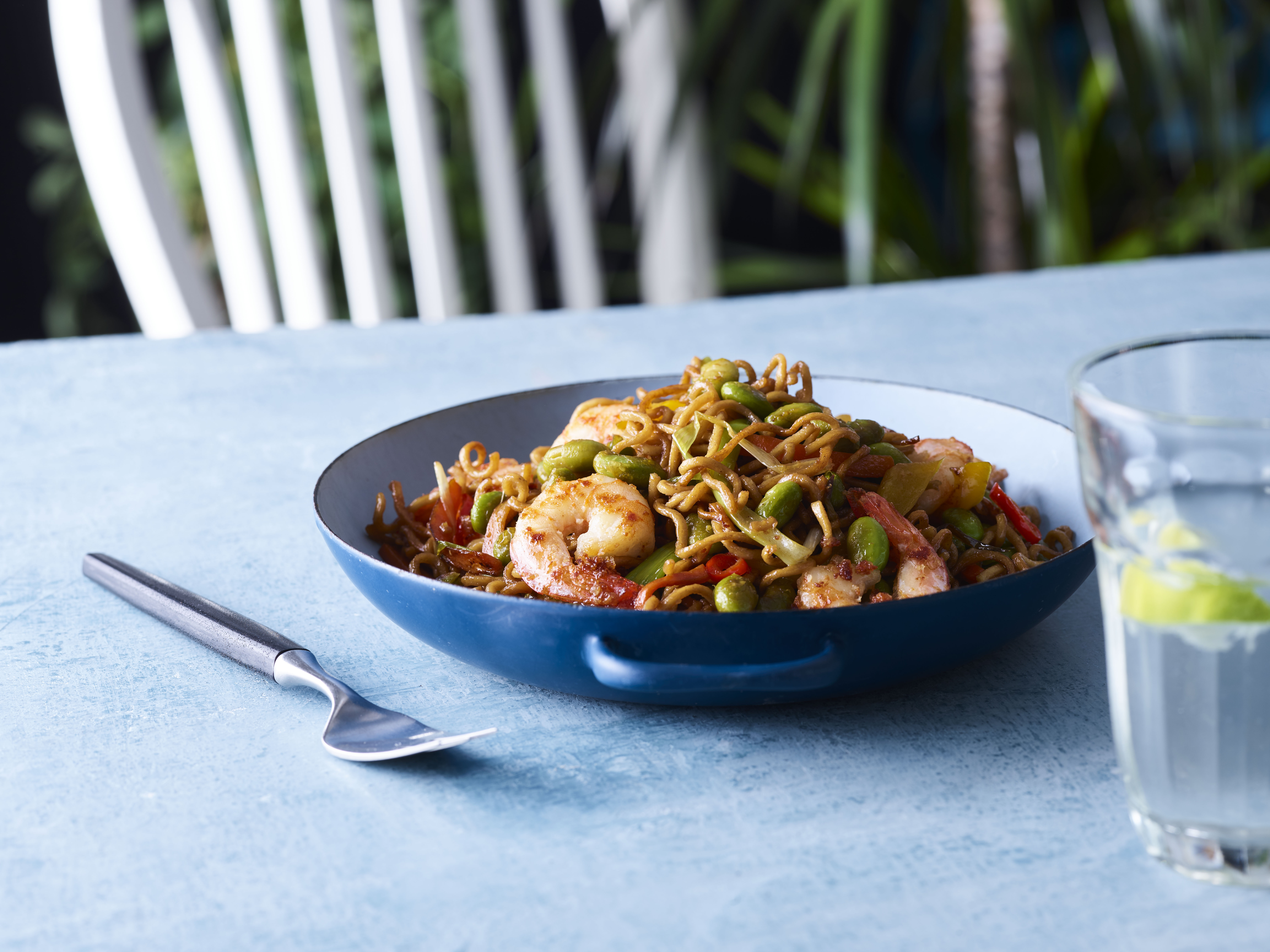 Stegte nudler med edamame  og rejer