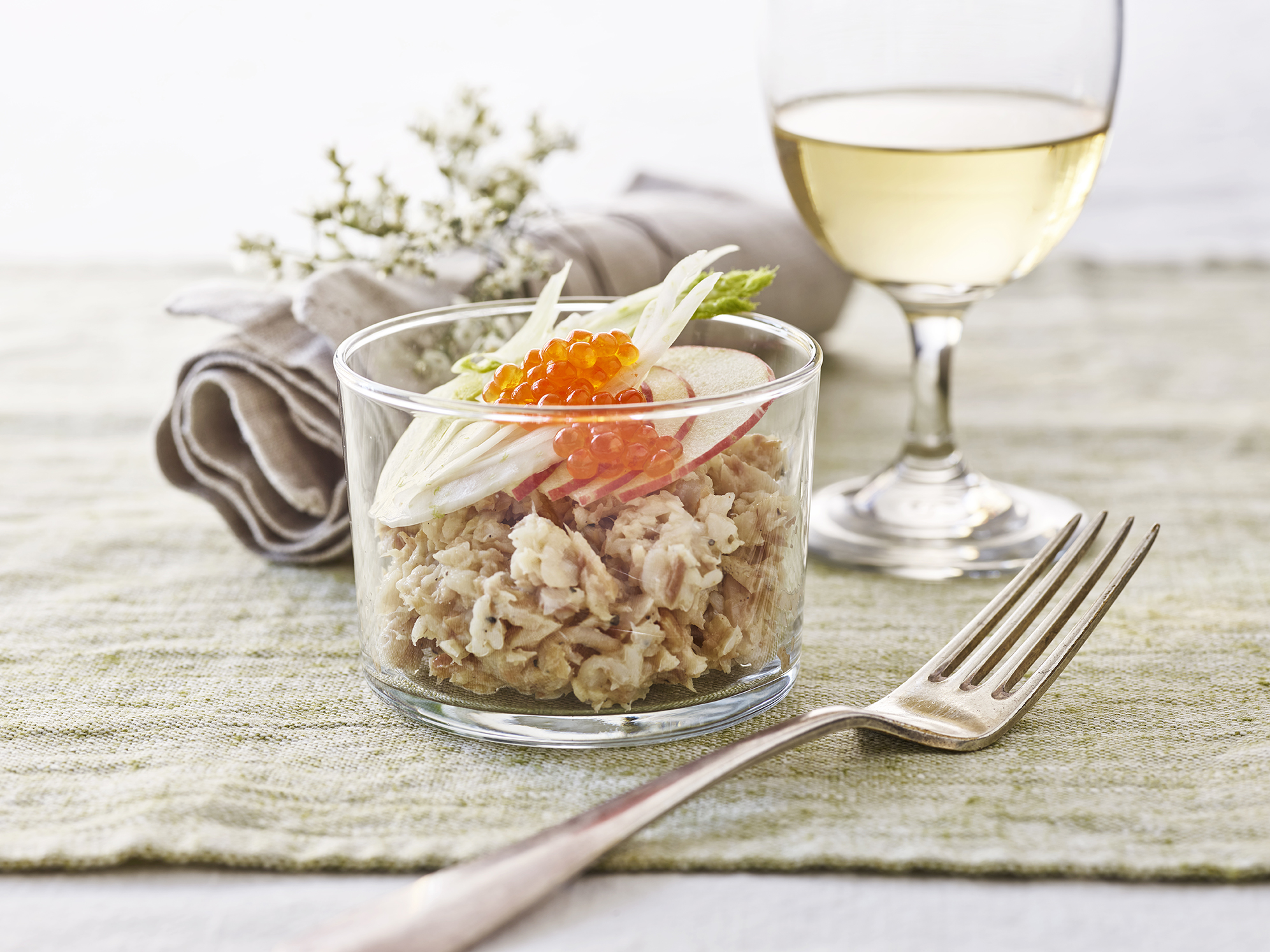 Røget ørredrillette med fennikel og æble