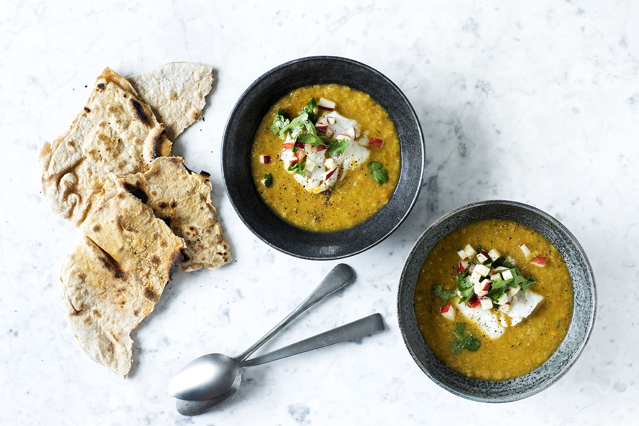 Linsesuppe med torsk, citronmarinerede æbletern og fuldkornspandebrød