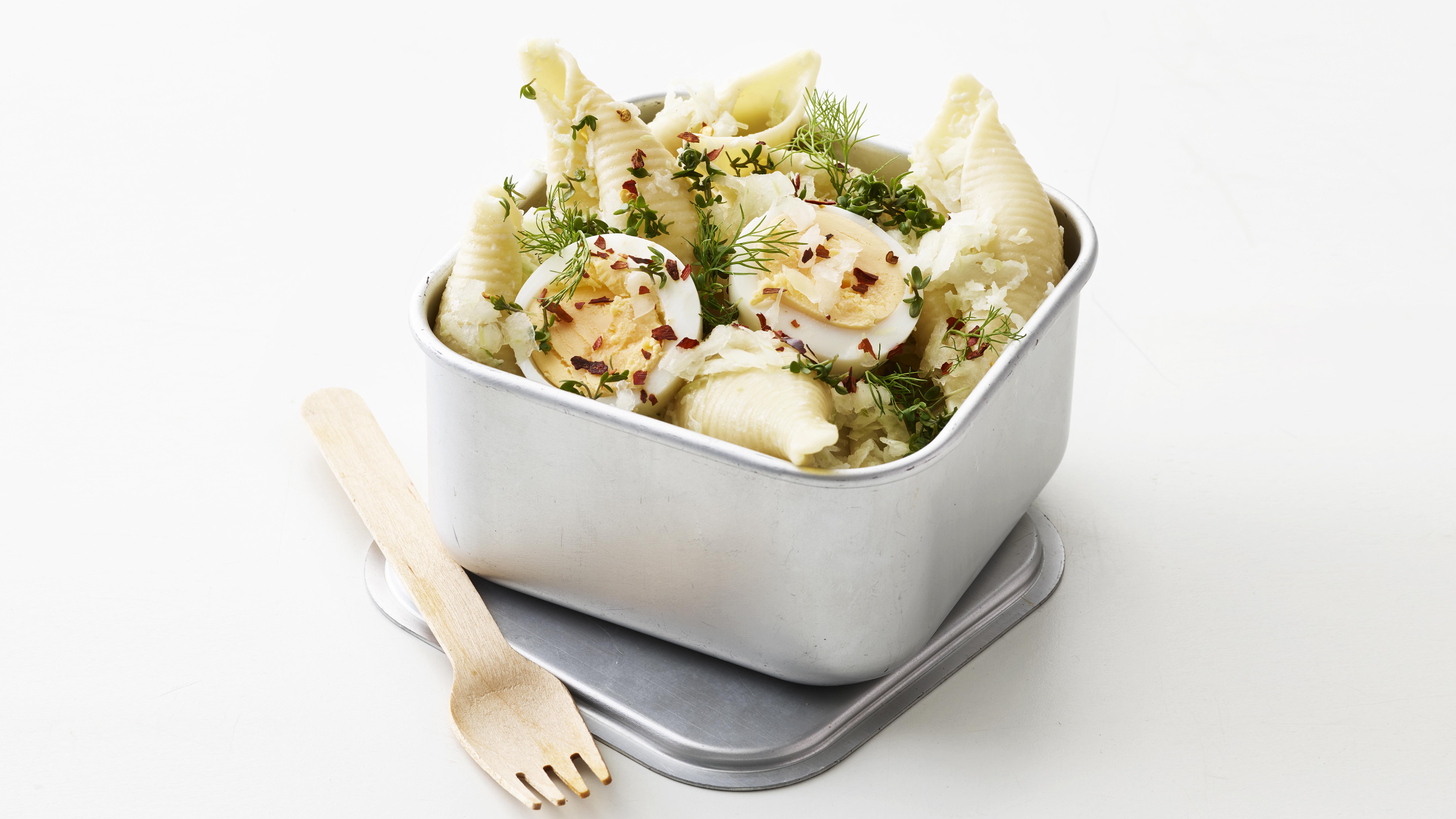 Cremet pasta med æg og fennikel