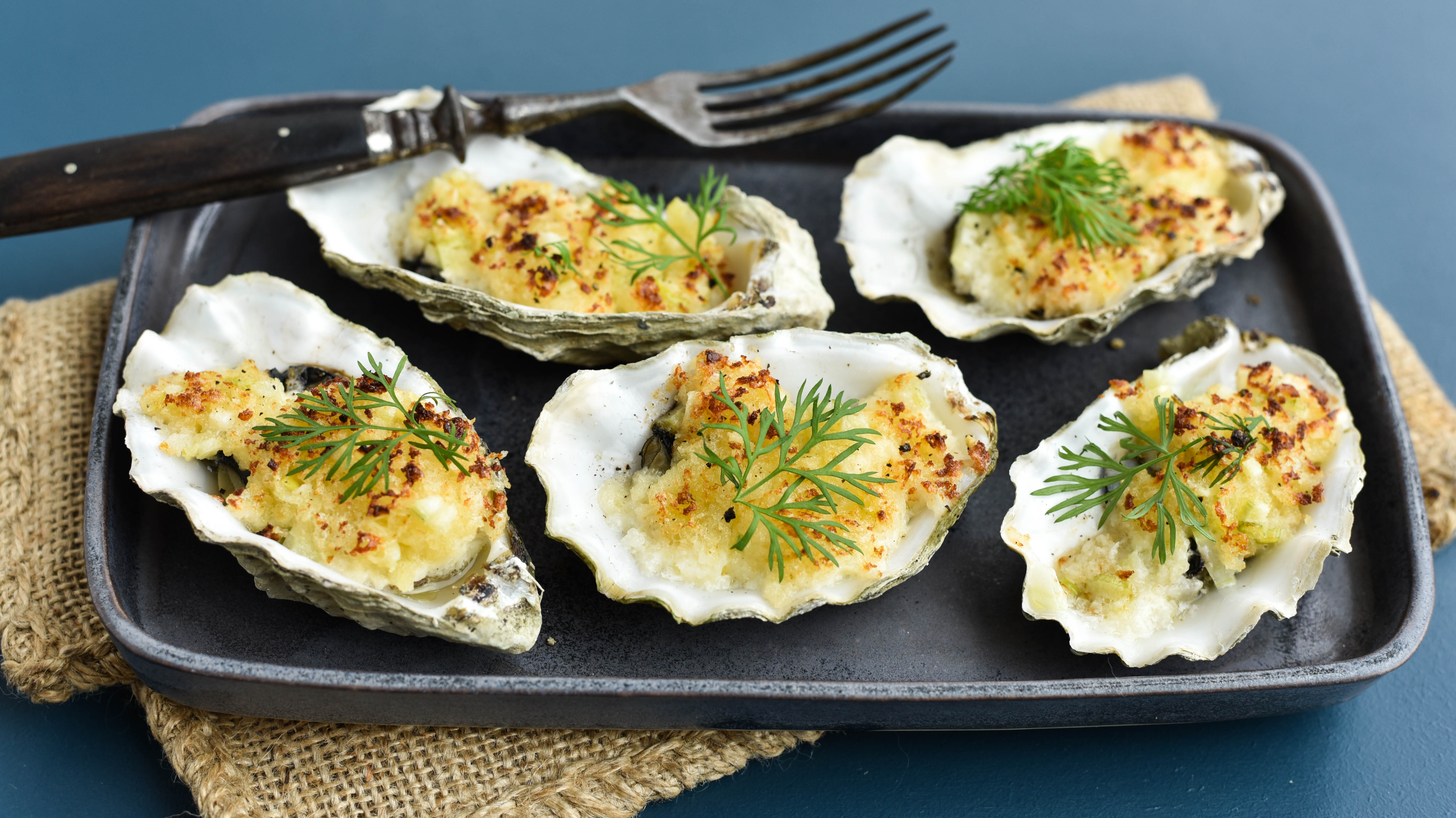 Gratinerede østers med fennikel og vesterhavsost