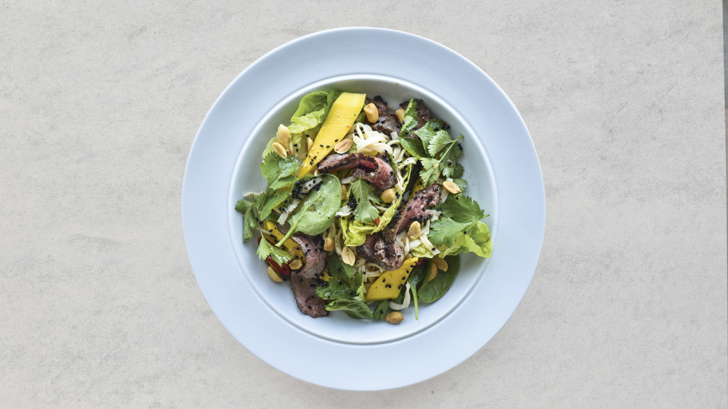 Steaksalat med sursød dressing