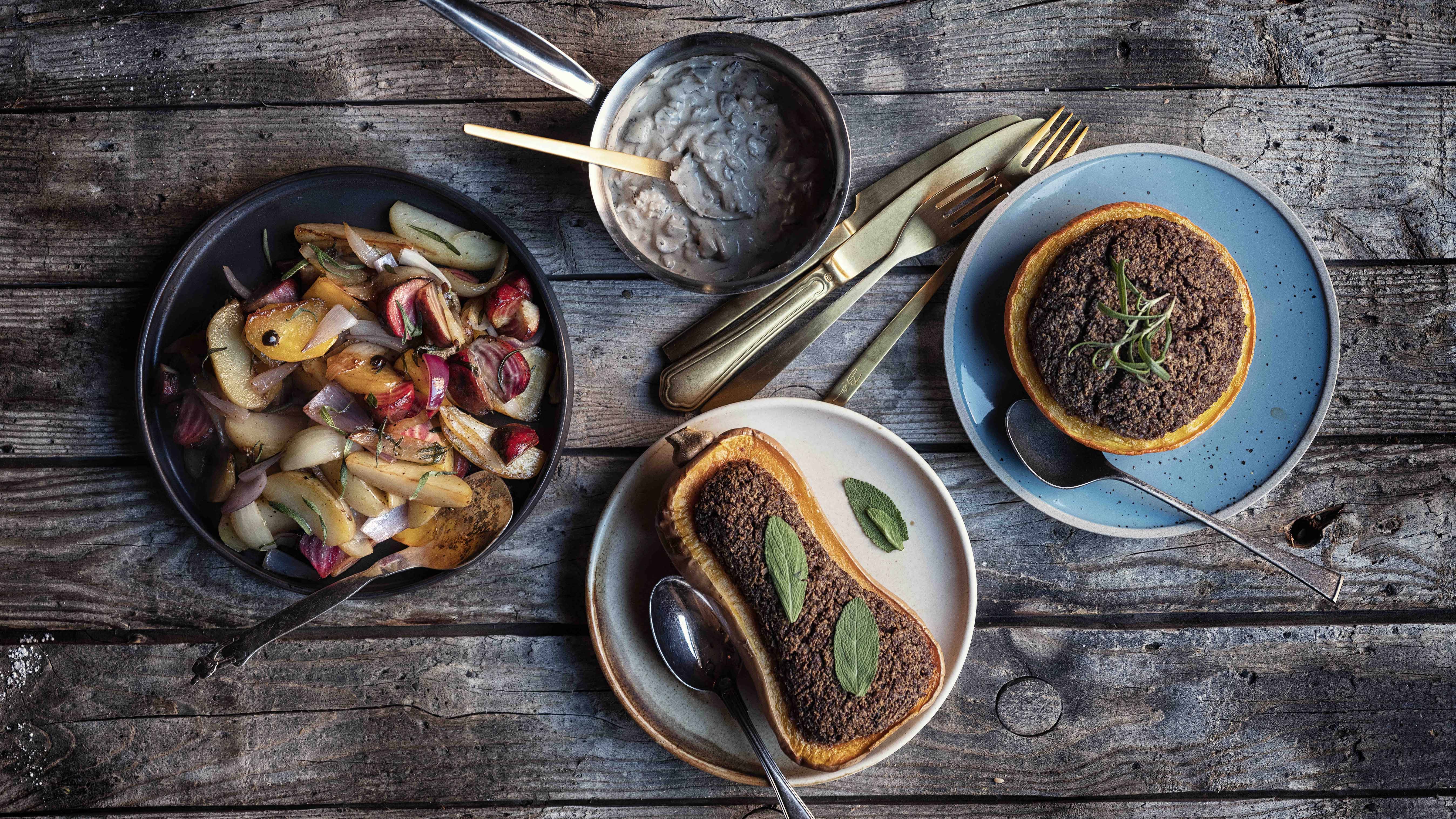 Vegansk mad: Quinoafyldte grøntsager med røget tofu