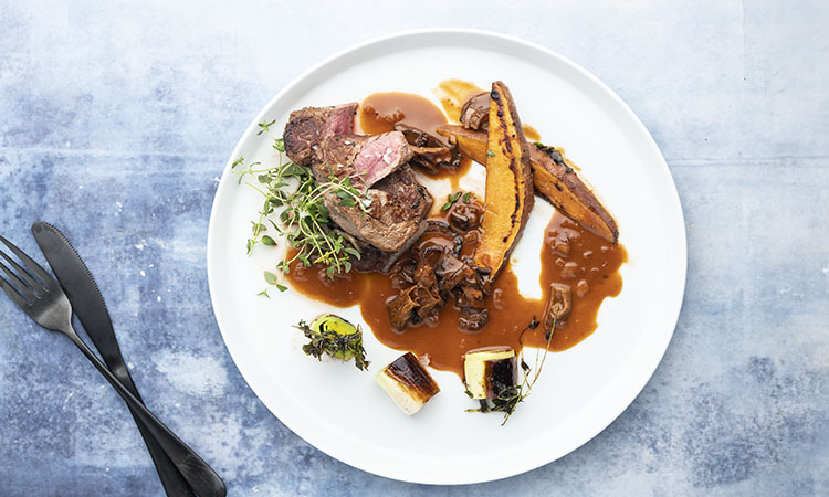 Stegt kalvemørbrad med sauce