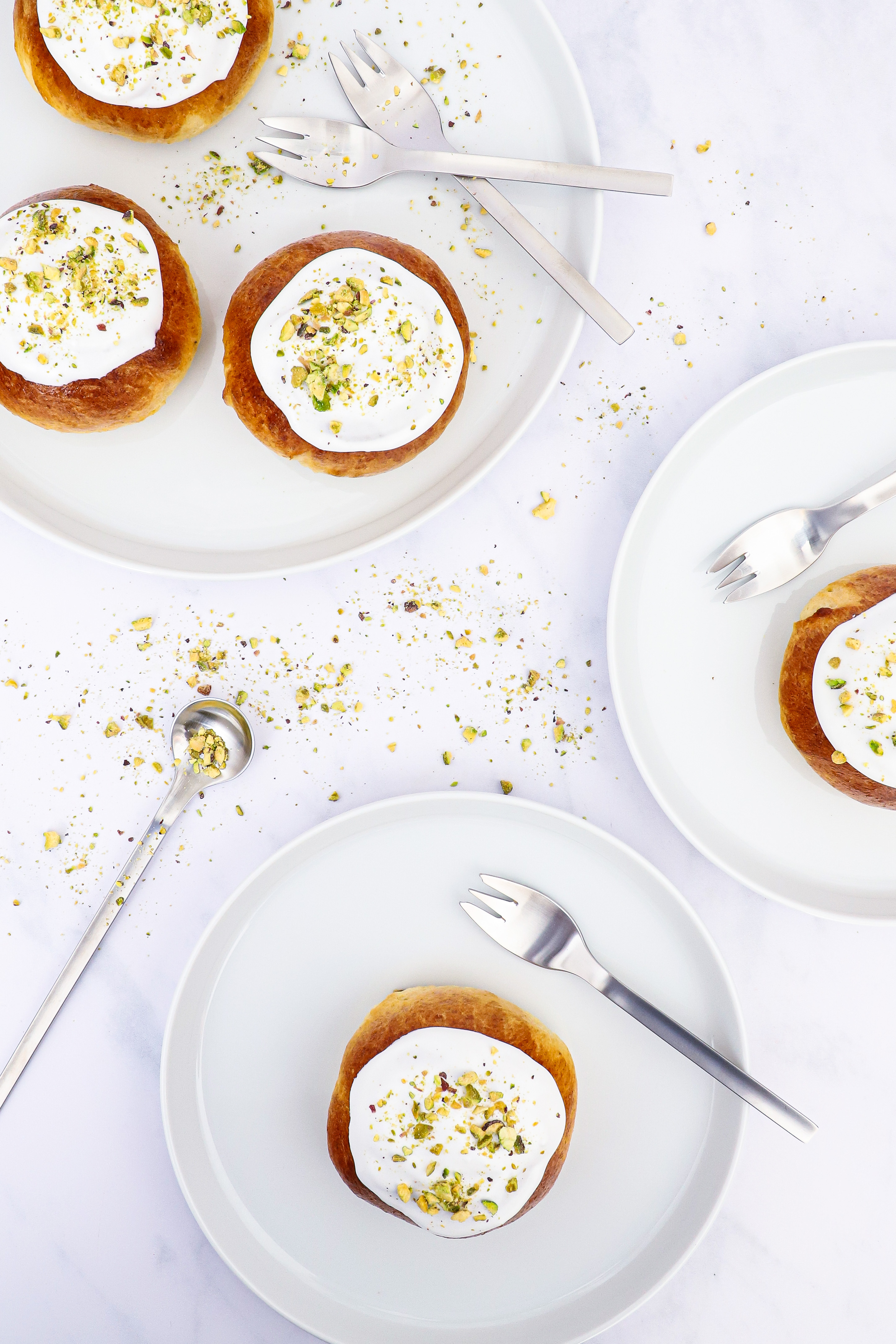 Fastelavnsboller med æblekompot og pistacie remonce