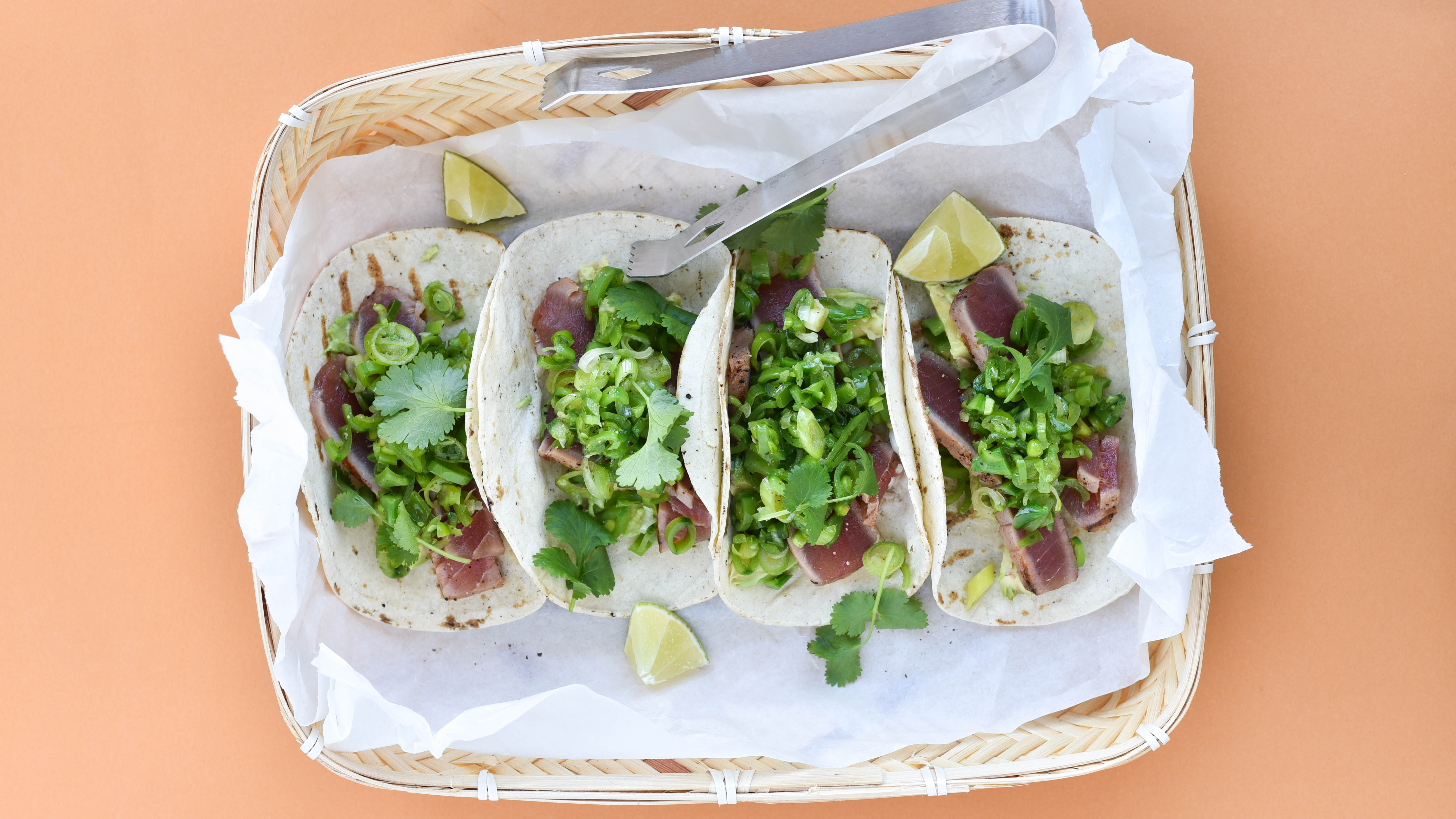 Tacos med grillet tun og ærtesalsa