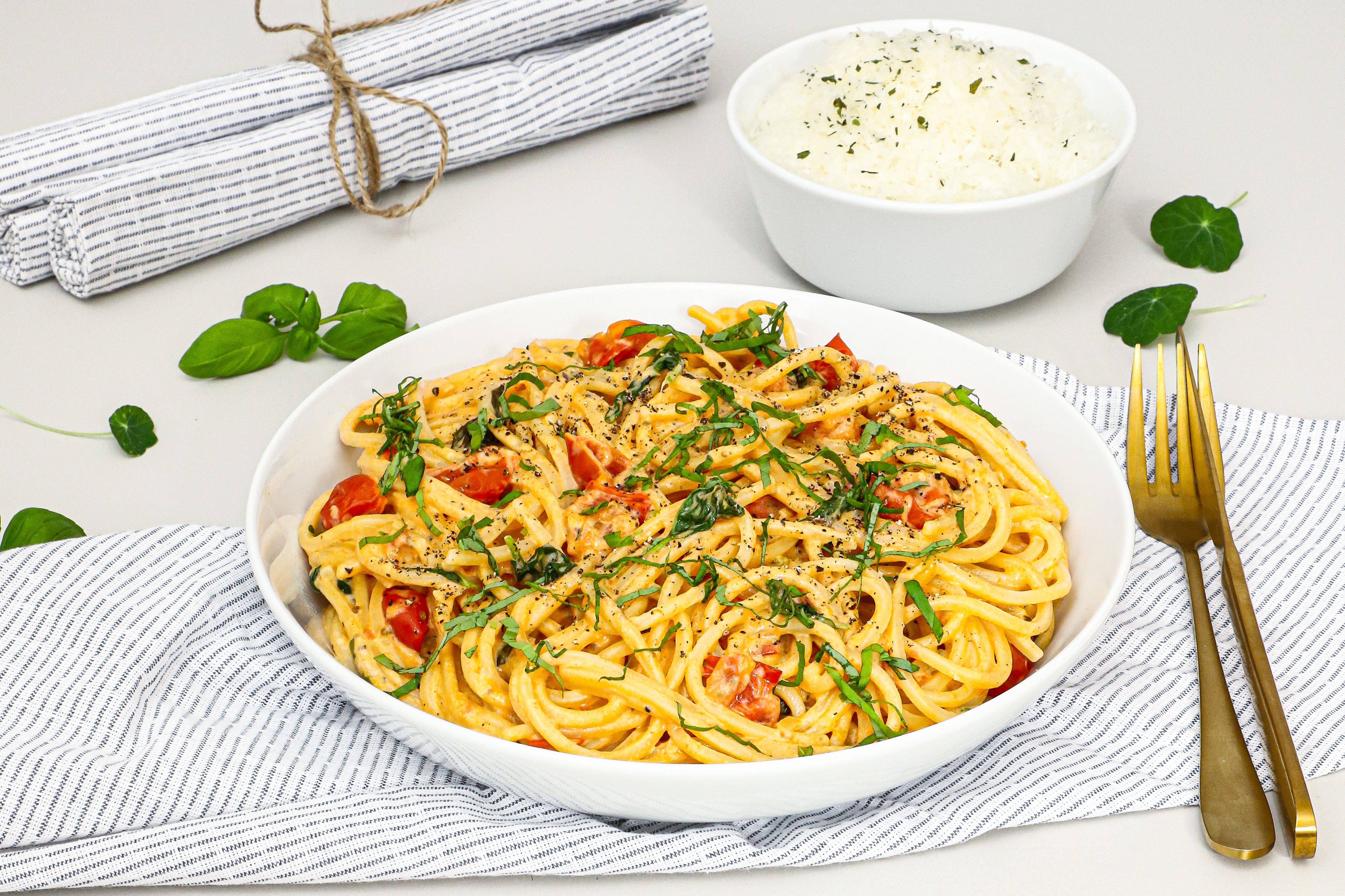 Pasta med friske tomater, hvidvin og mascarpone