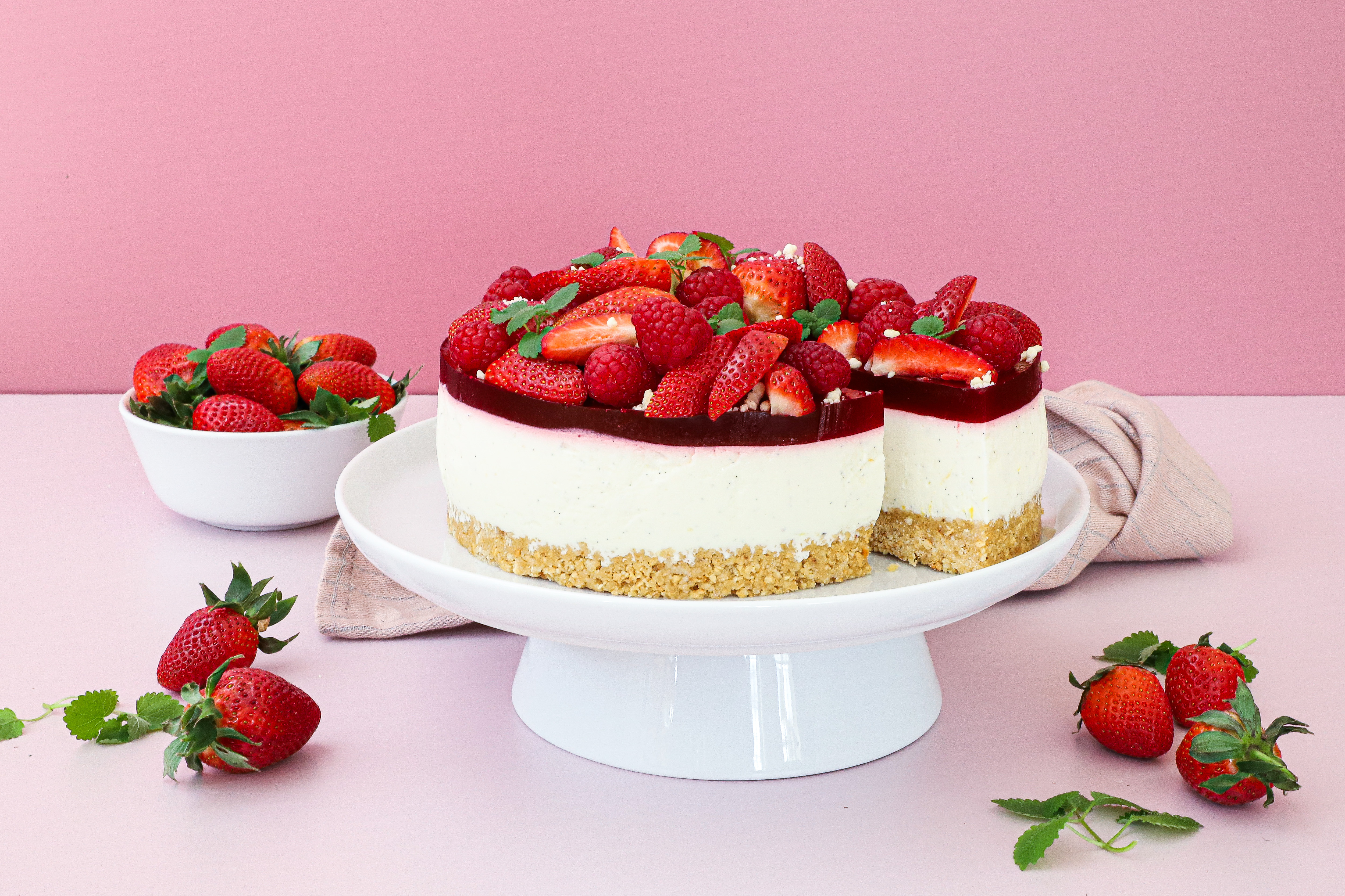 Cheesecake med koldskål og frisk hindbærgelé