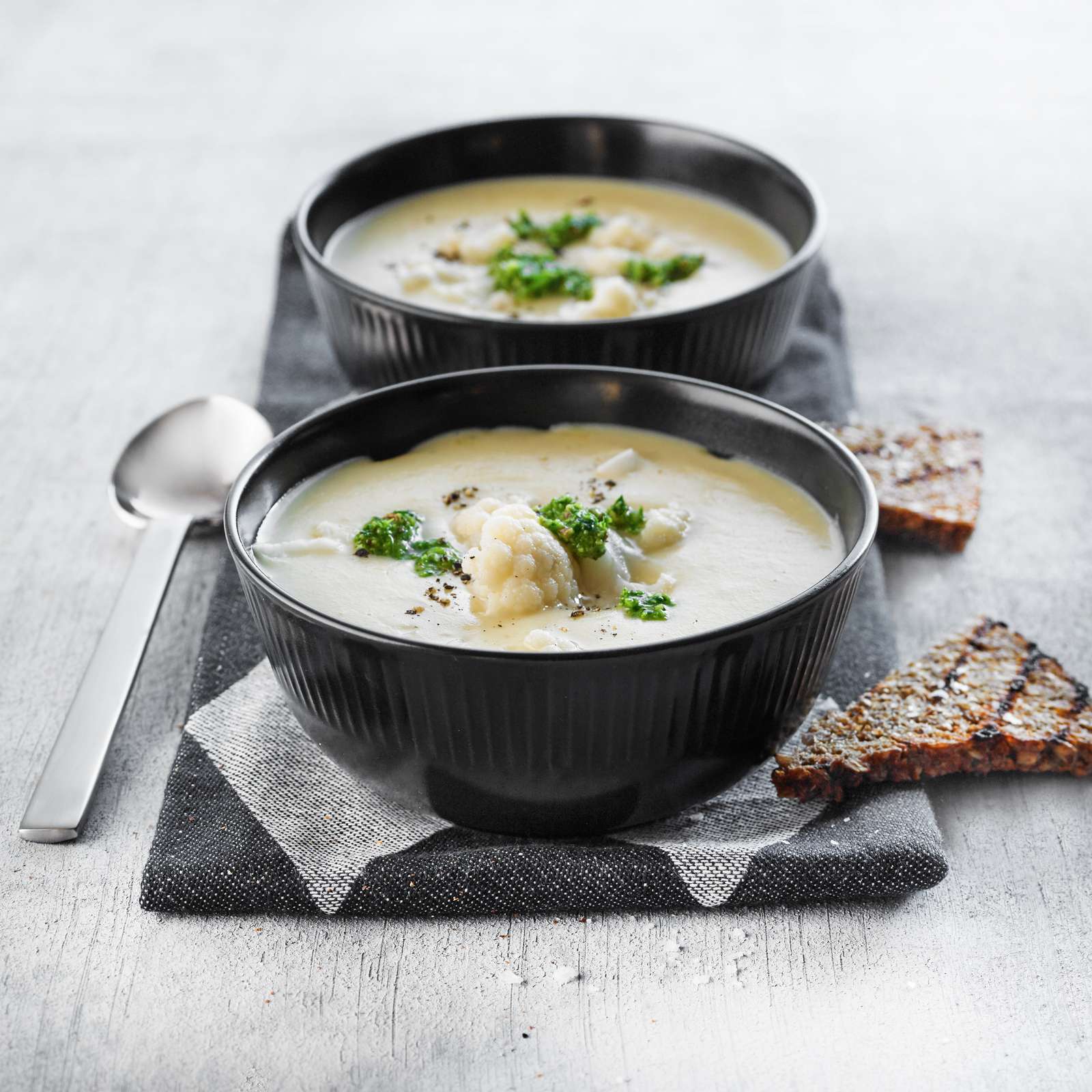 Blomkålssuppe med persillepesto