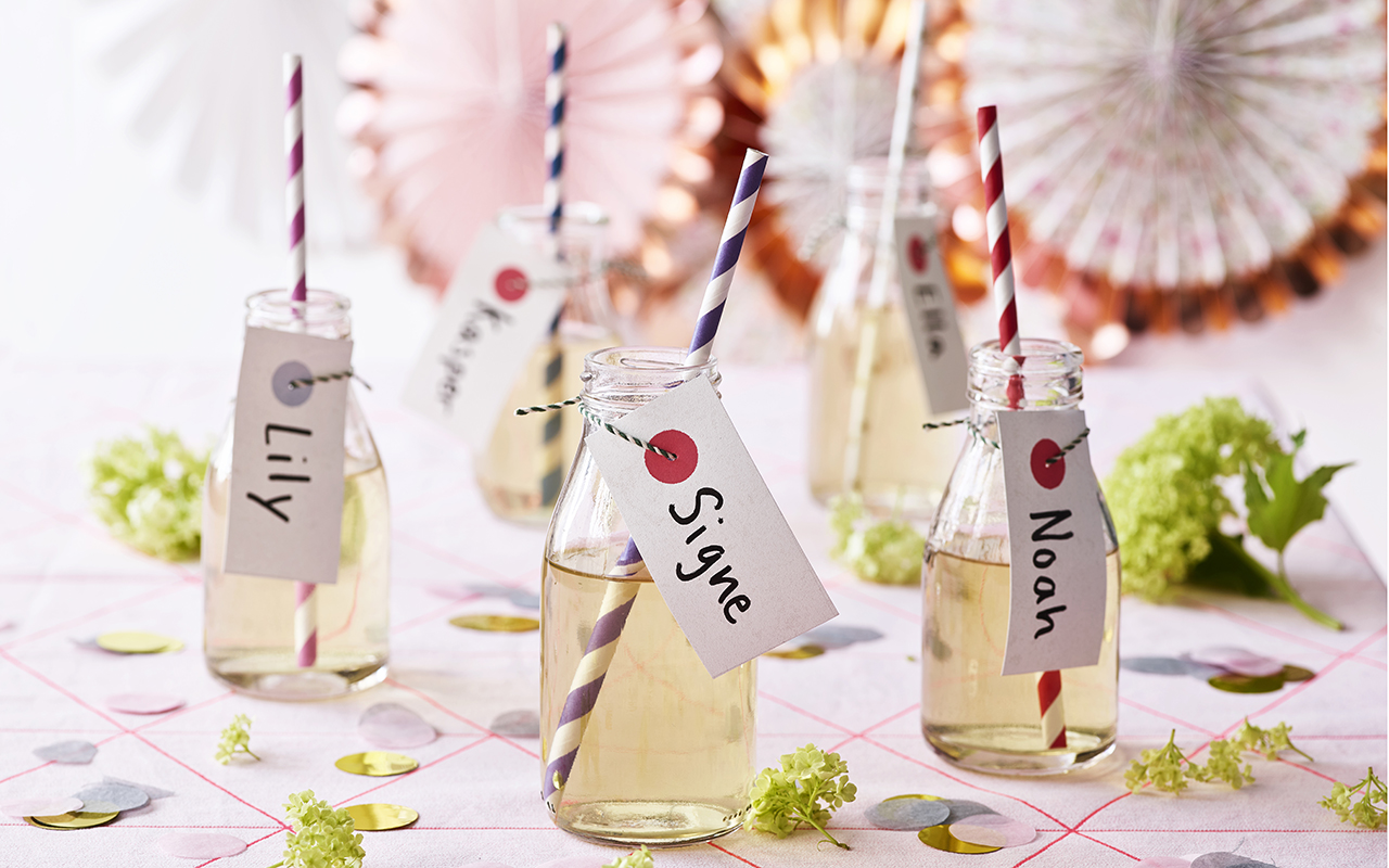 Personlige flasker med hyldeblomstsaft