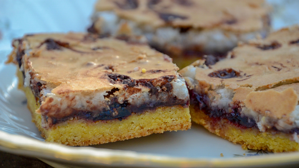 Magiske makronsnitter med solbærsyltetøj