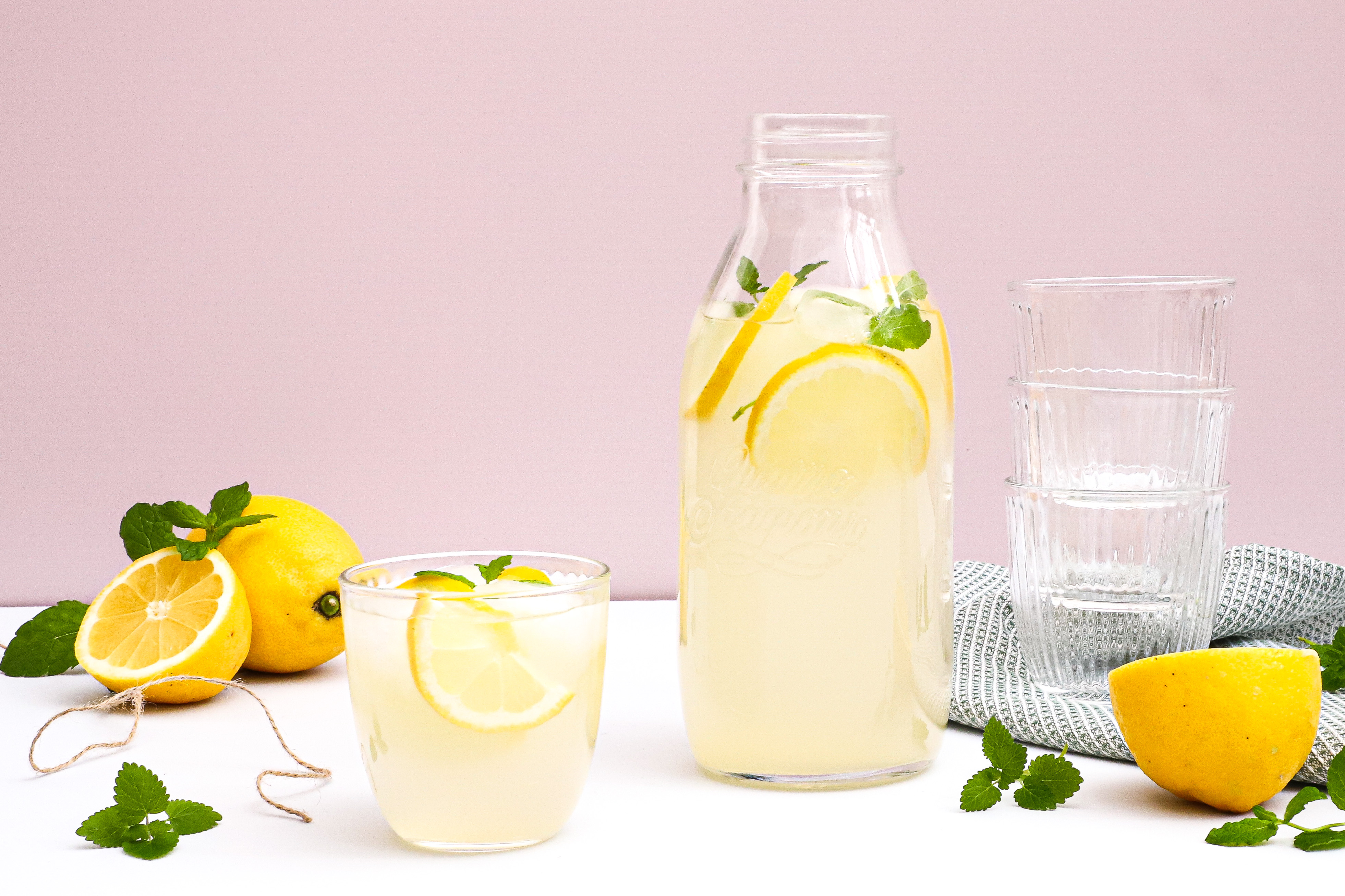Frisk lemonade med citron
