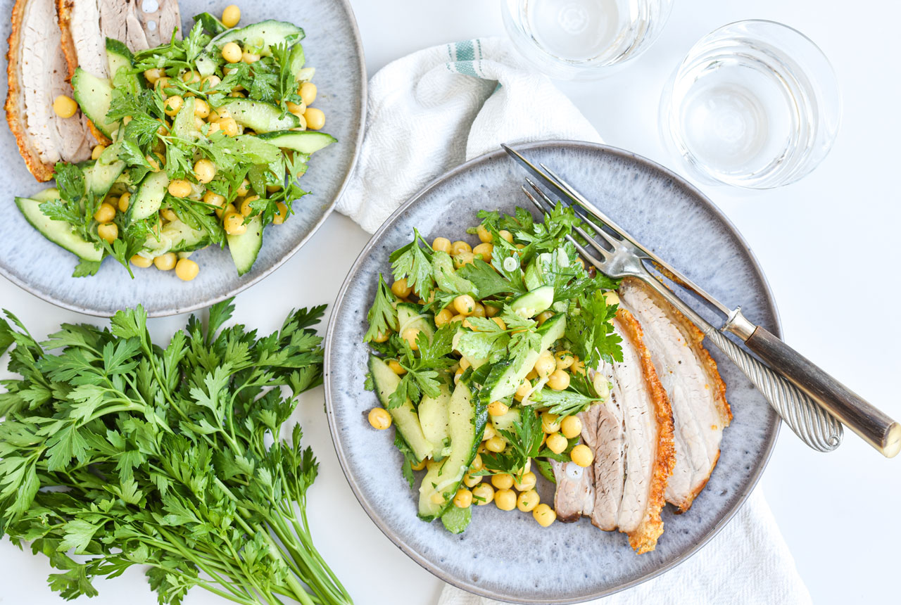 Salat af ingridærter, sæsonens grønt og fransk dressing