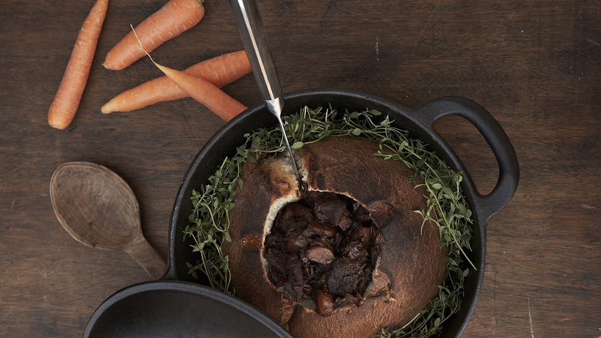 Simreret – Gullasch serveret i madbrød