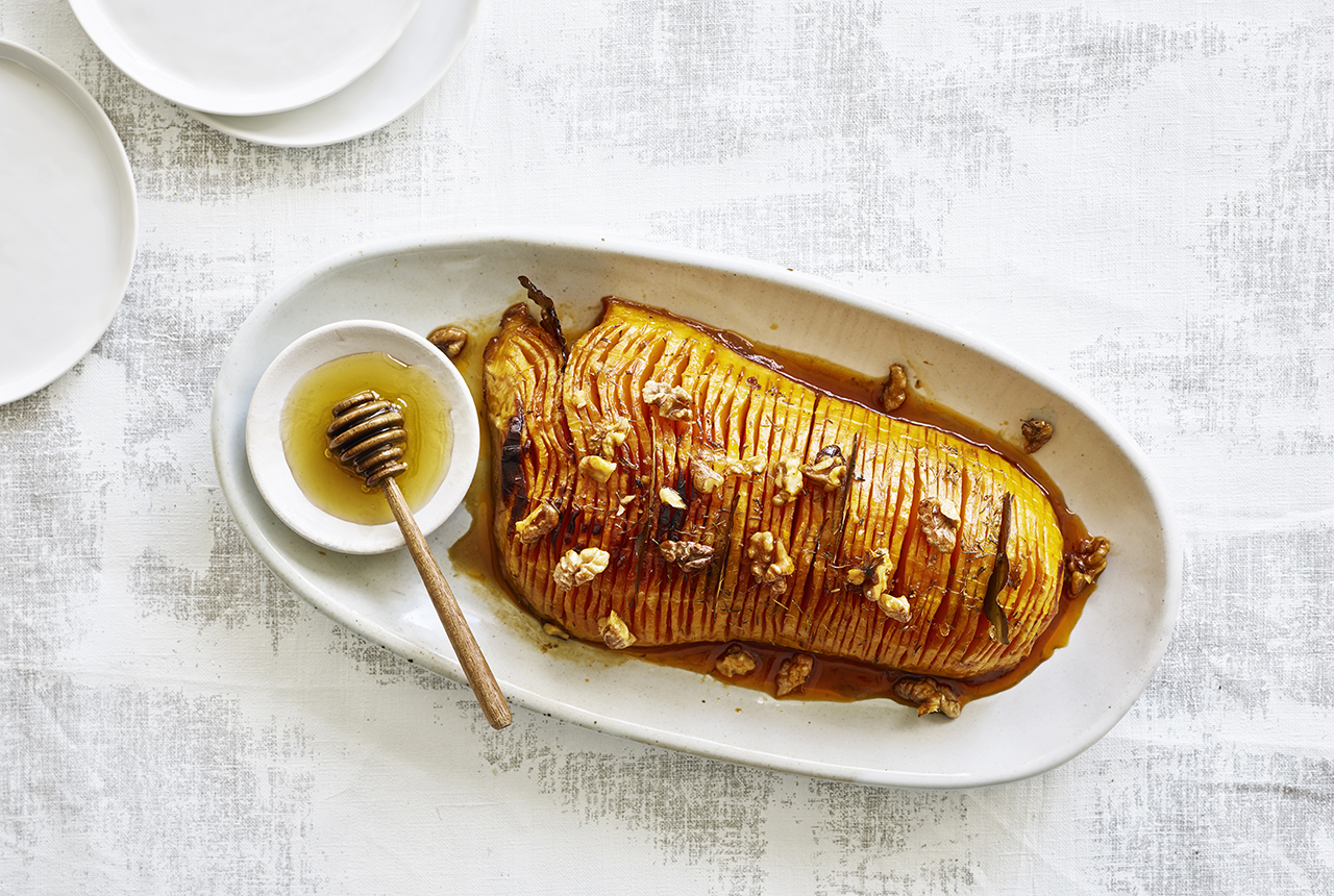 Hasselback butternutsquash med honning & valnødder