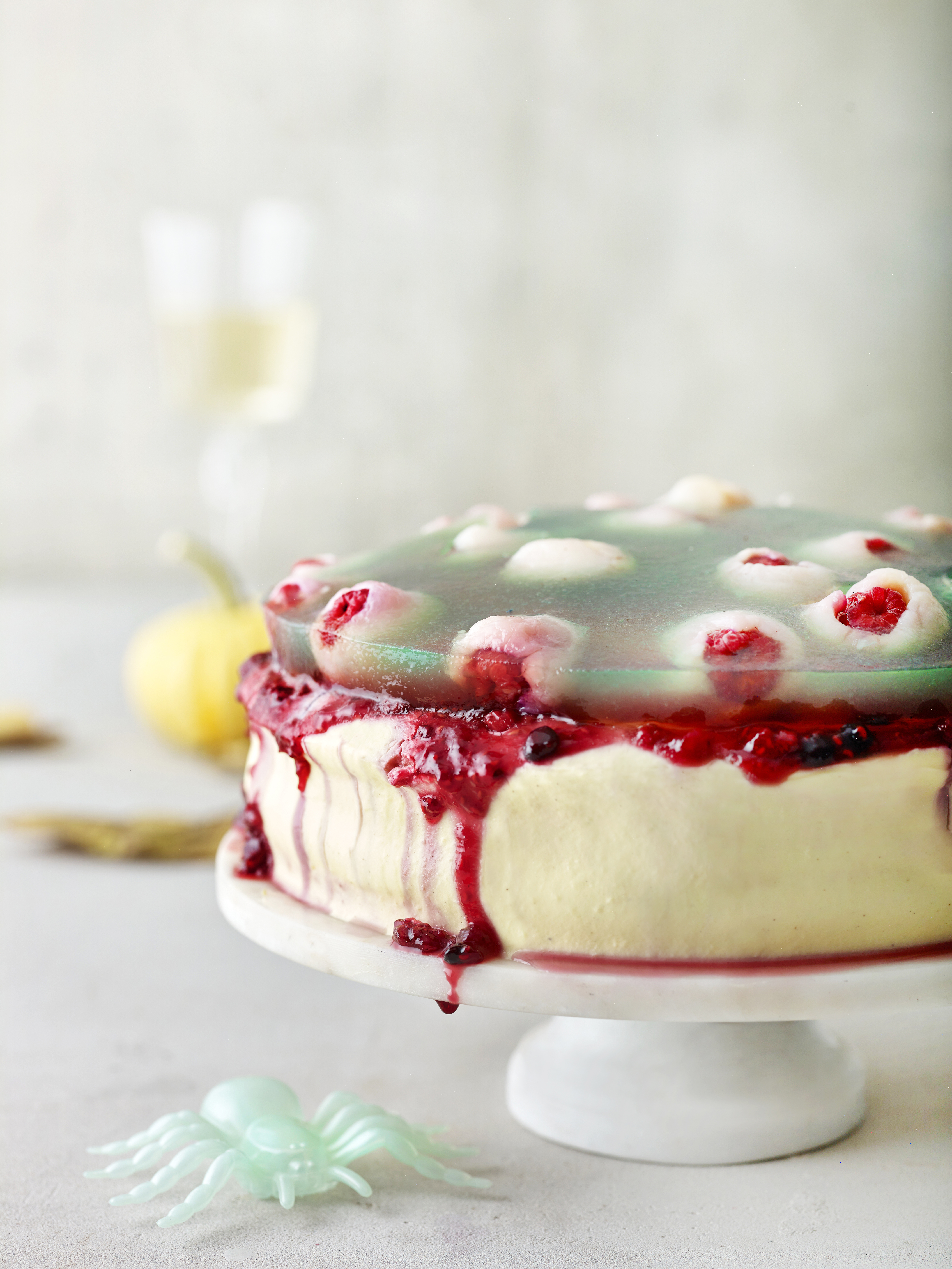 Uhyggelig halloweenkage med øjne