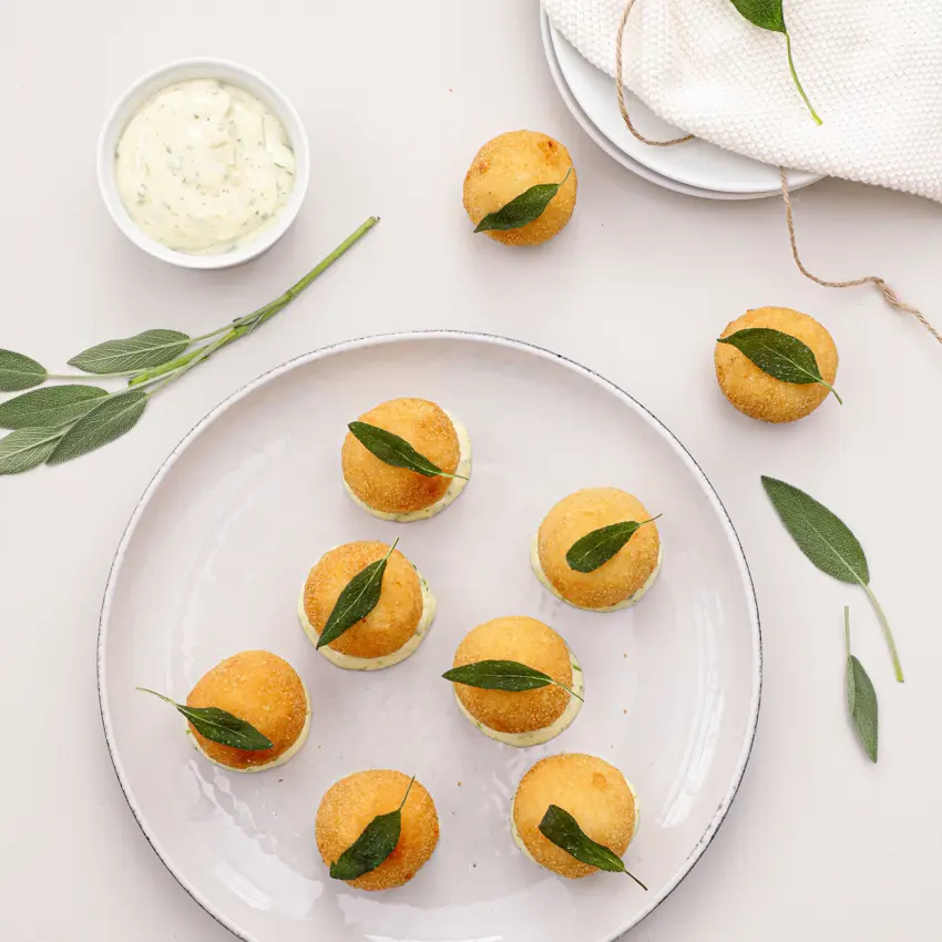 Arancini med estragonmayo og salvie