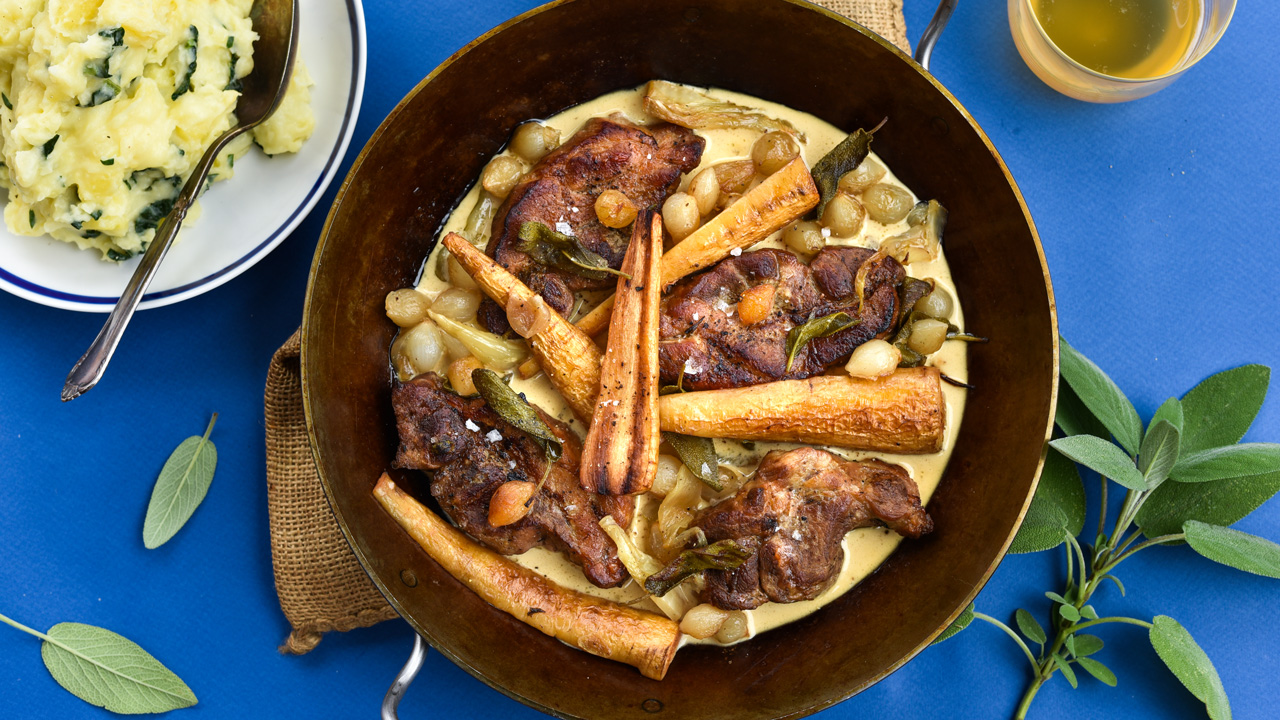 »Koteletter i øl« med pastinak og salvie