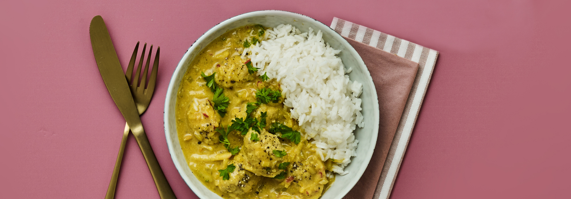 Boller i karry med hakket kalve- og svinekød