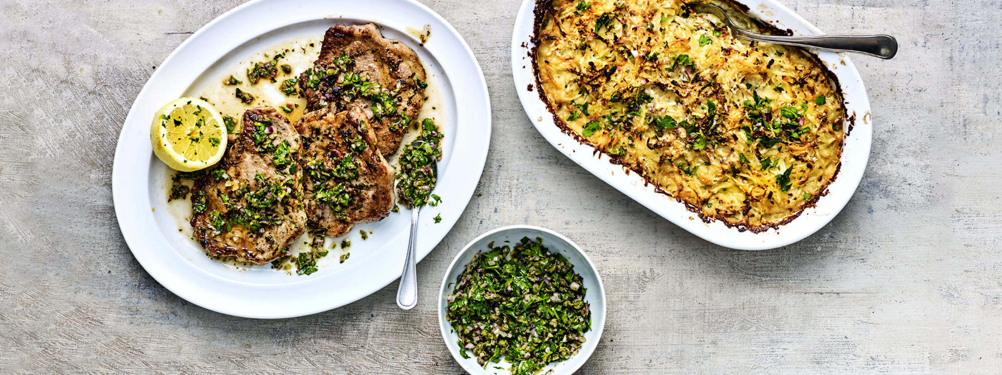 Rosmarinstegte nakkekoteletter med sellerigratin og persillesalsa