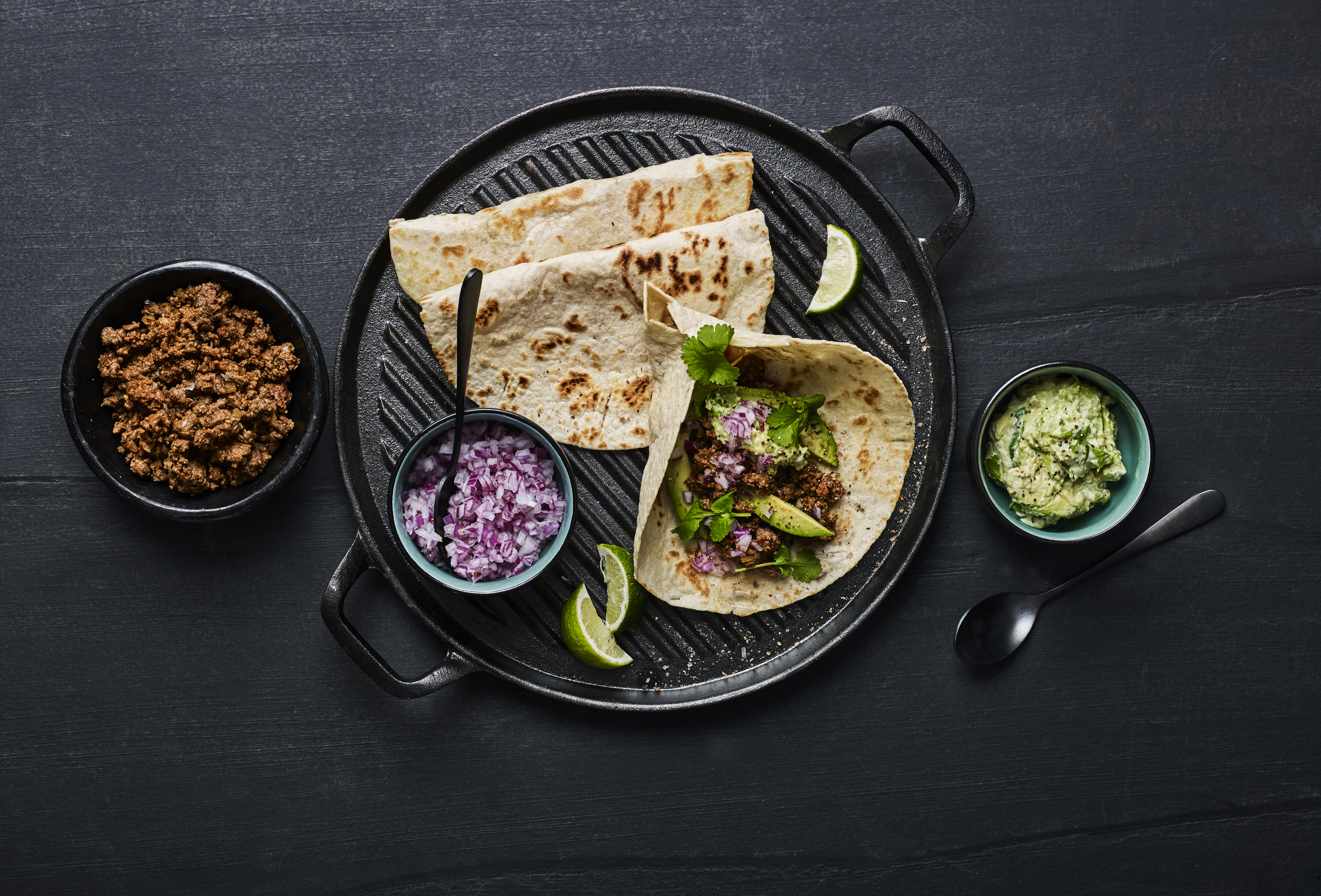 Wraps med lam og avocadodip