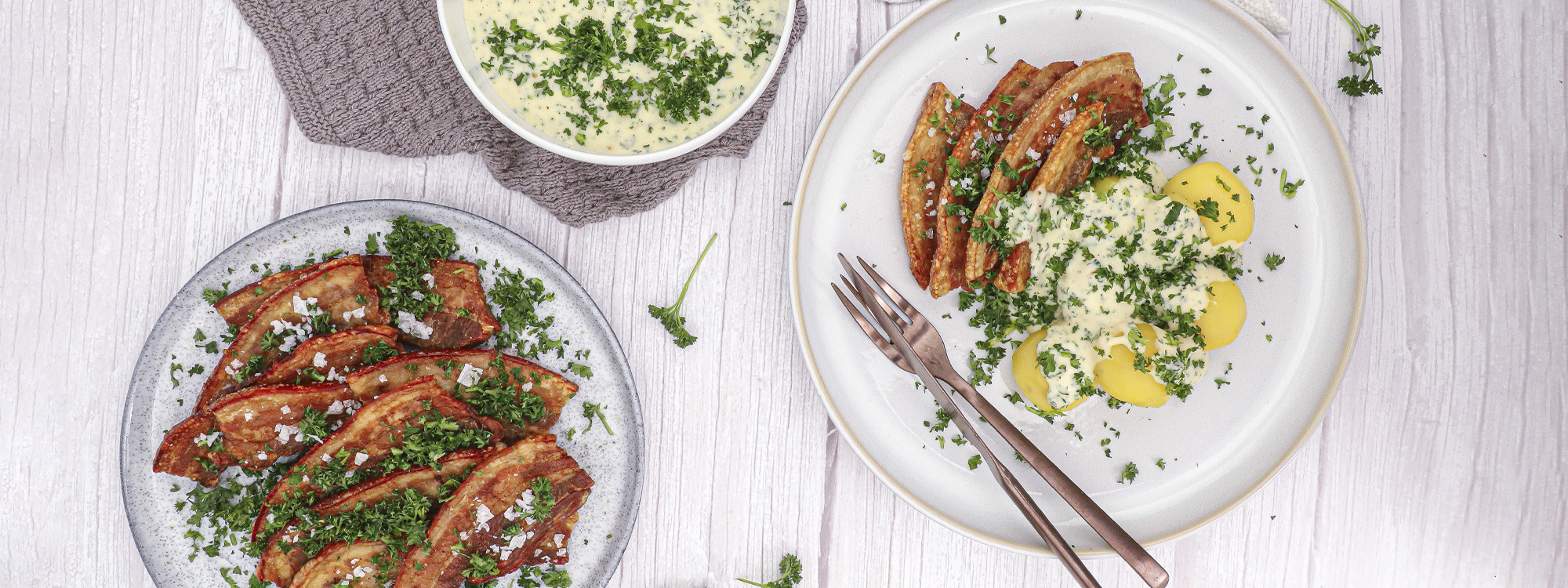 Stegt flæsk med kartofler og persillesovs