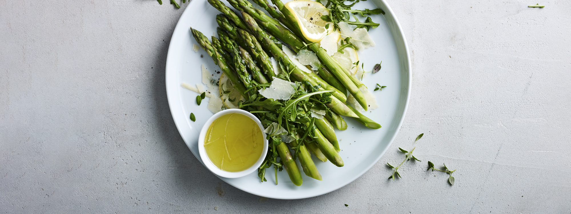 Asparges med parmesan, rucola og citronvinaigrette