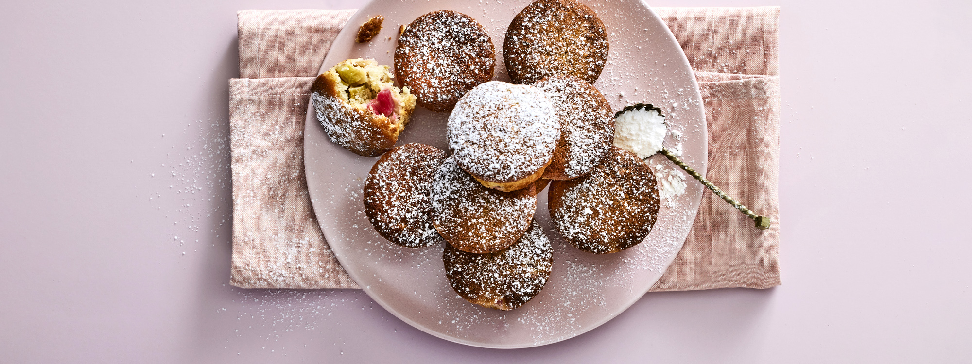 Muffins med rabarber og mandler