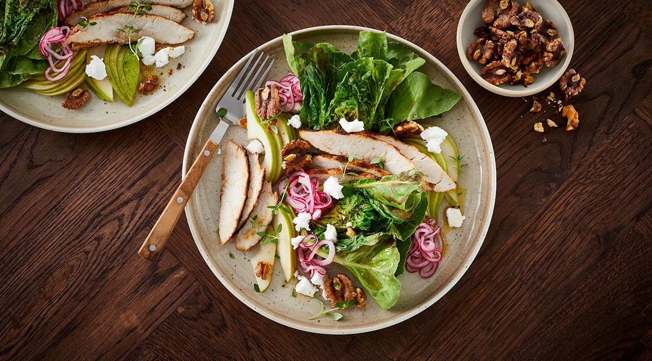 Flankesteak med grøn salat med pærer og valnødder