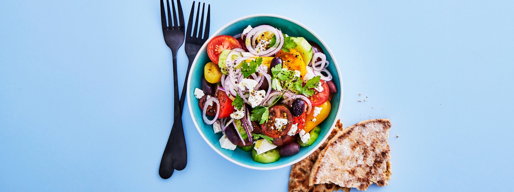 Græsk salat med feta og oliven
