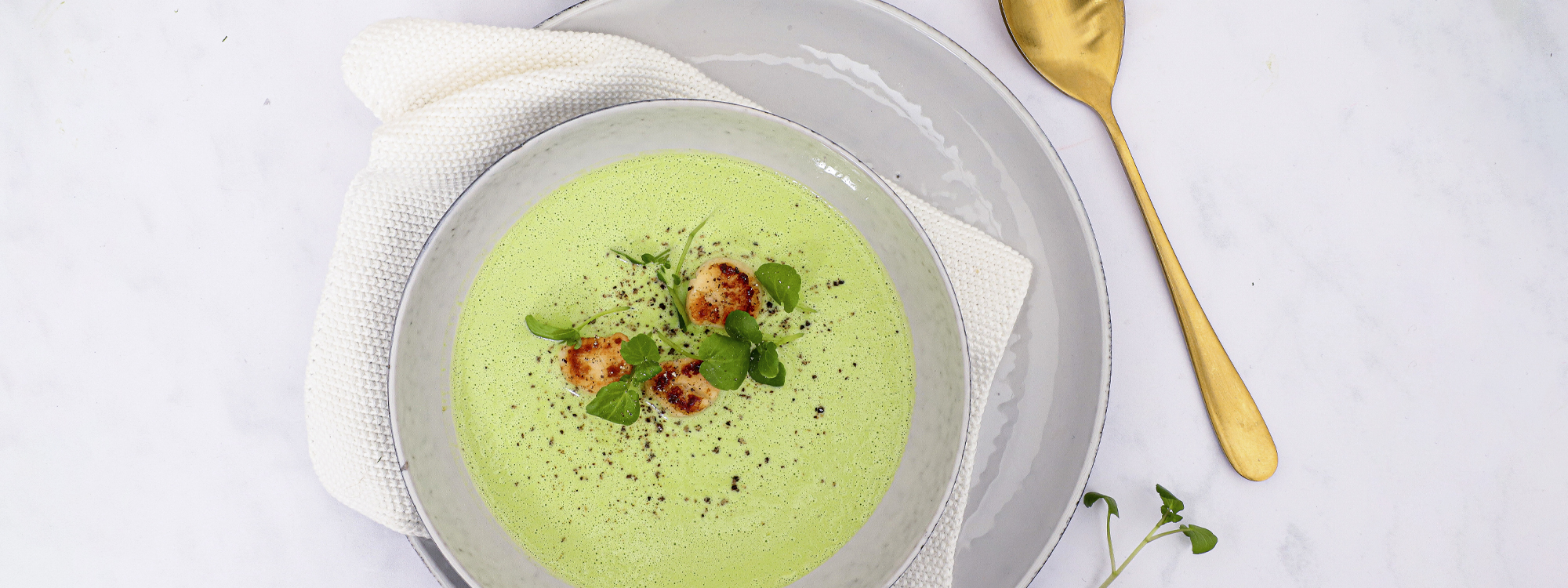 Ærtesuppe med kammusling og champagne