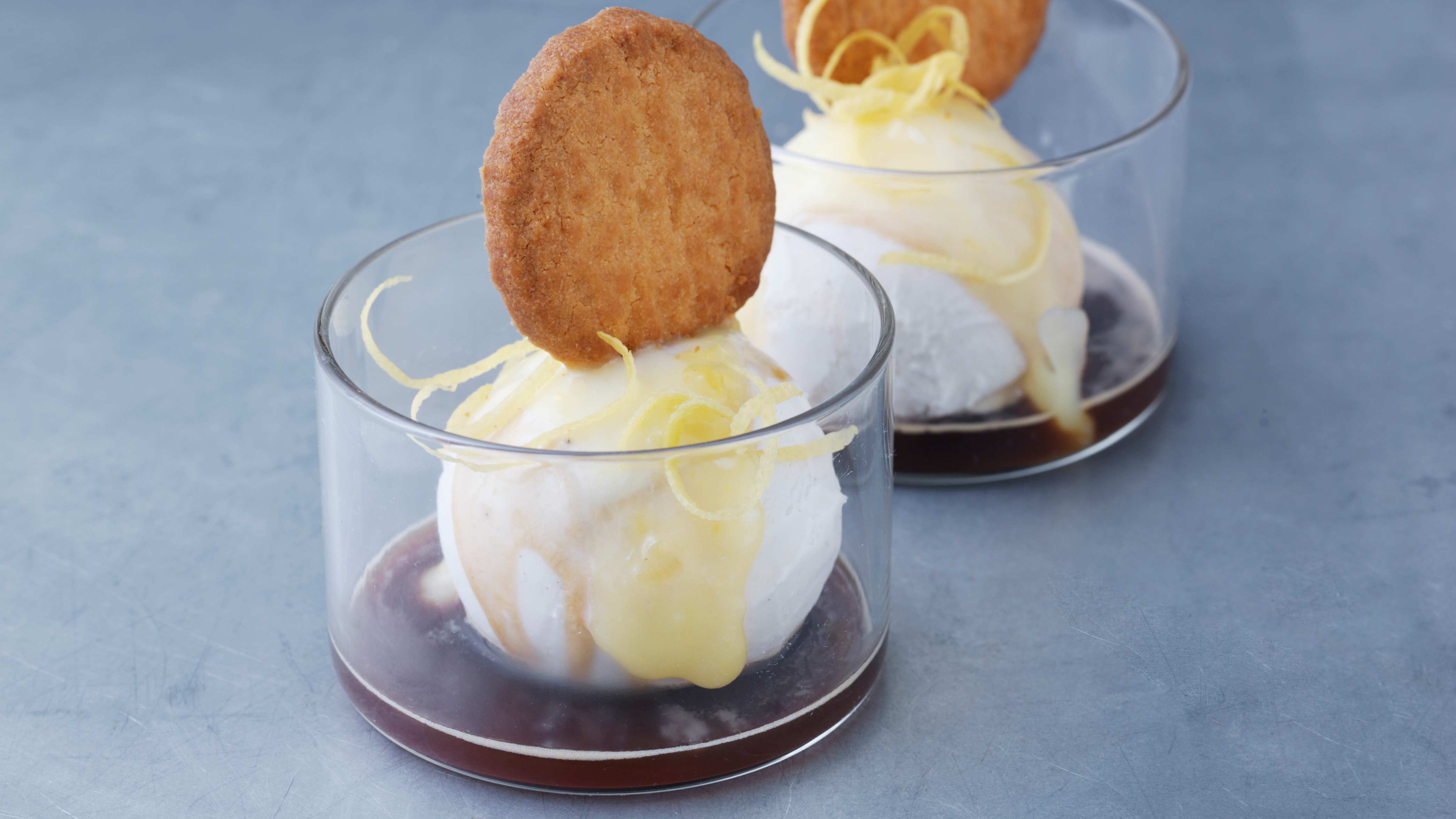 Dessert med kaffe og citron