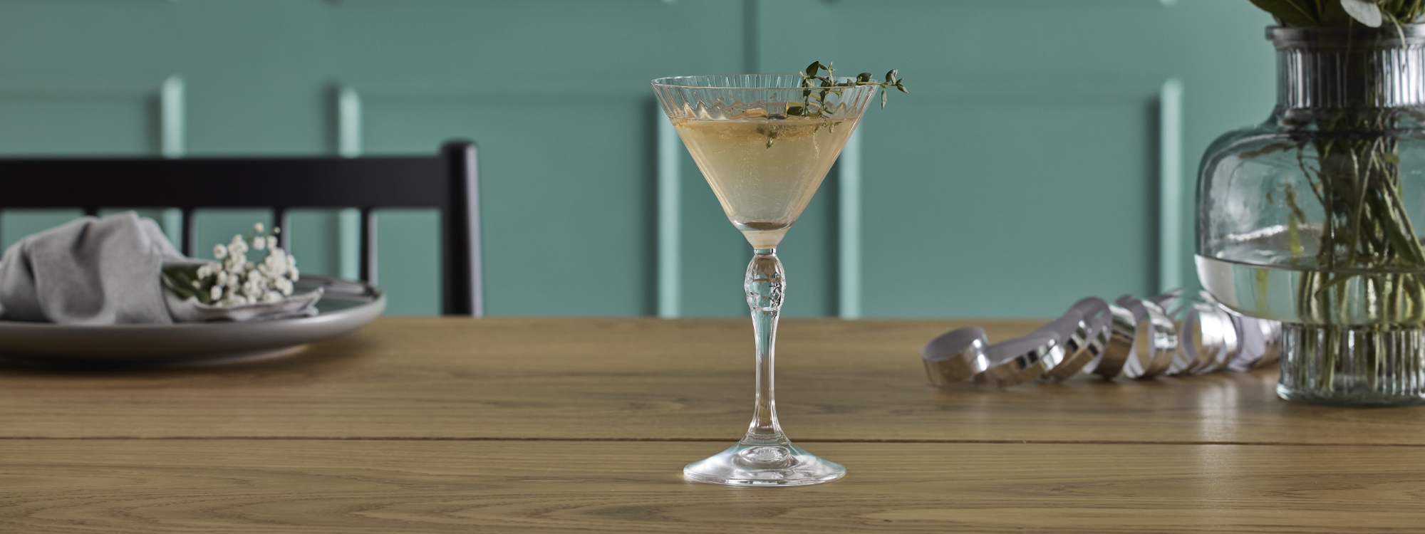 Cocktail med ginger beer og grape