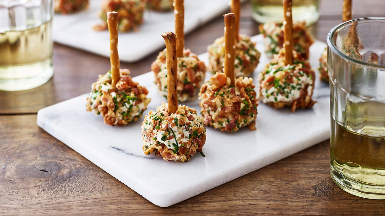 Flødeostekugle på saltstang