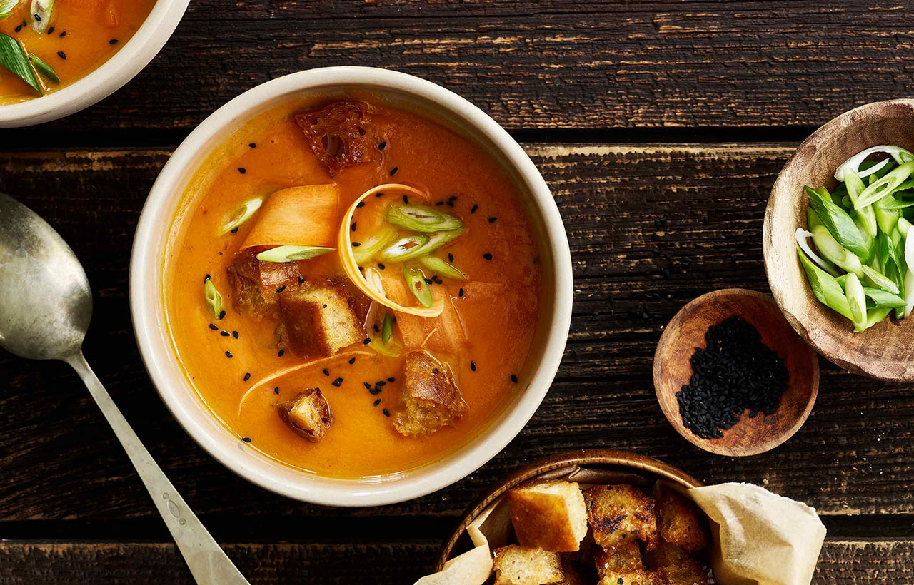 Gulerodssuppe med sprøde croutoner