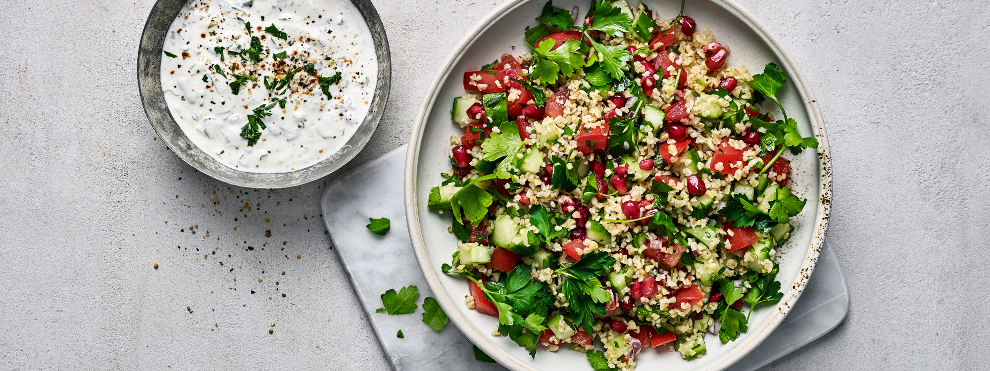 Tabbouleh med granatæblekerner og yoghurtdressing