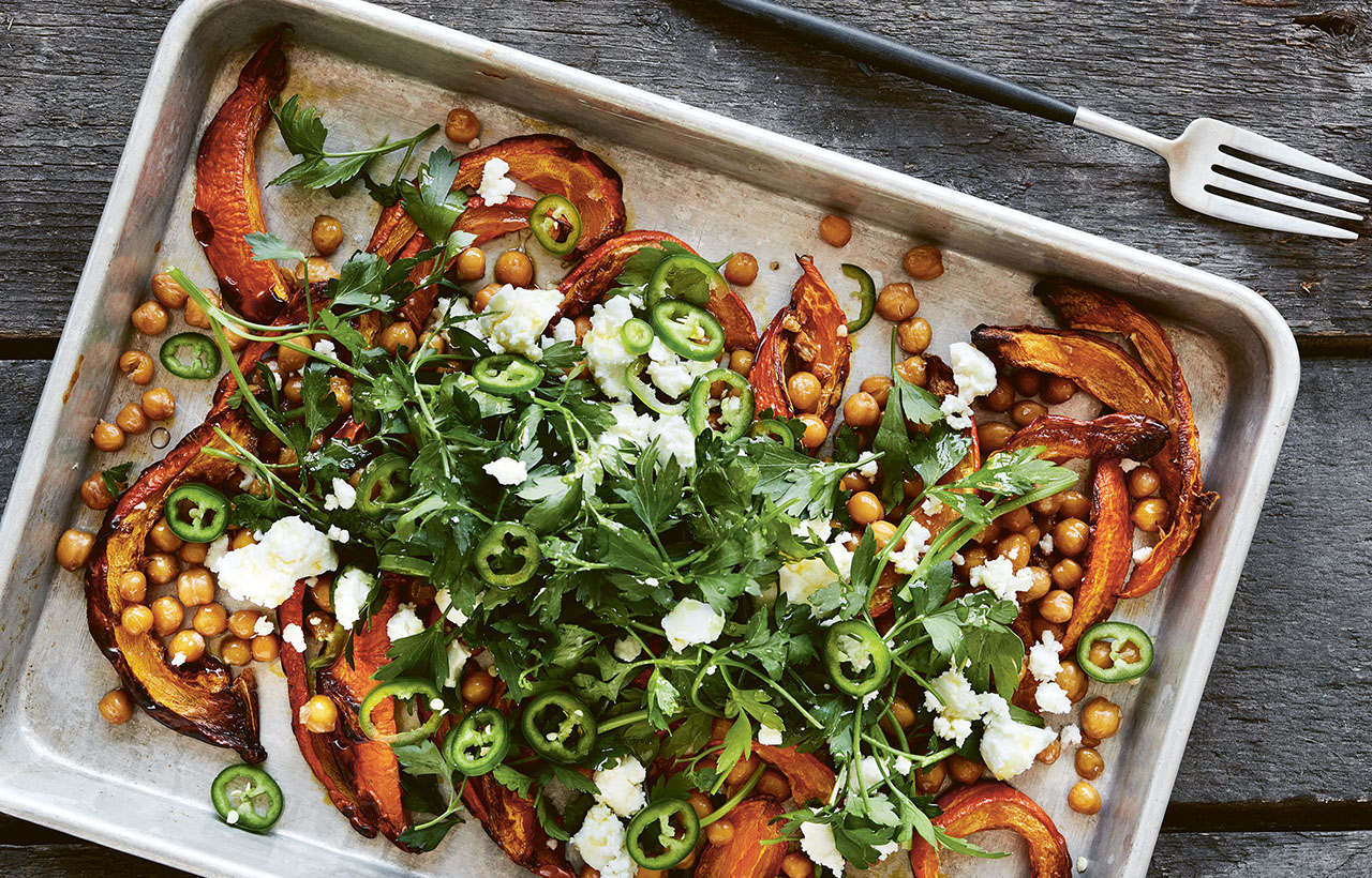 Bagt græskar med kikærter og feta
