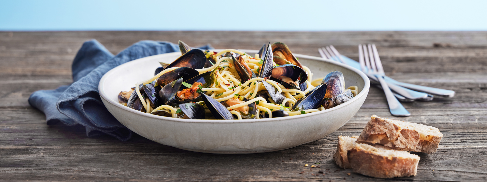 Spaghetti med muslinger, hvidløg og hvidvin