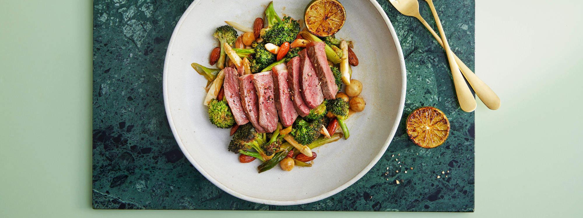 Salat med entrecote og teriyaki