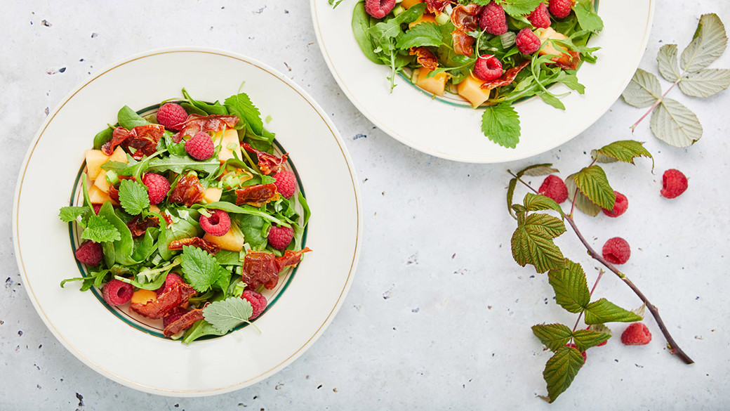 Salat med cantaloupe og hindbær