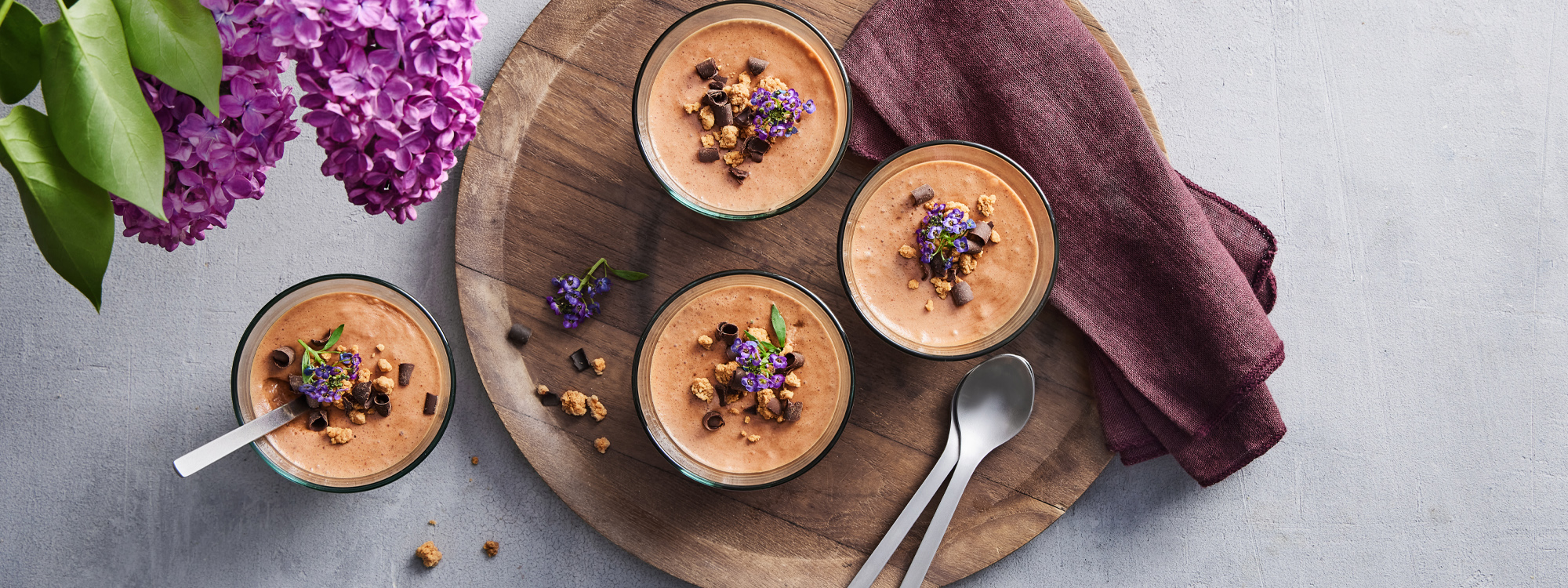 Chokolademousse med krystalliseret chokolade