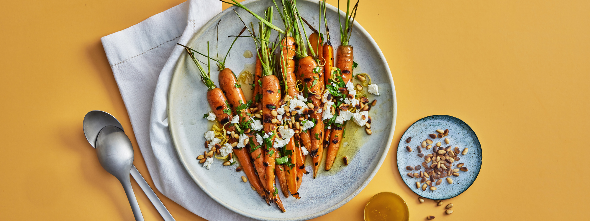 Grillede gulerødder med honning, citron og timian