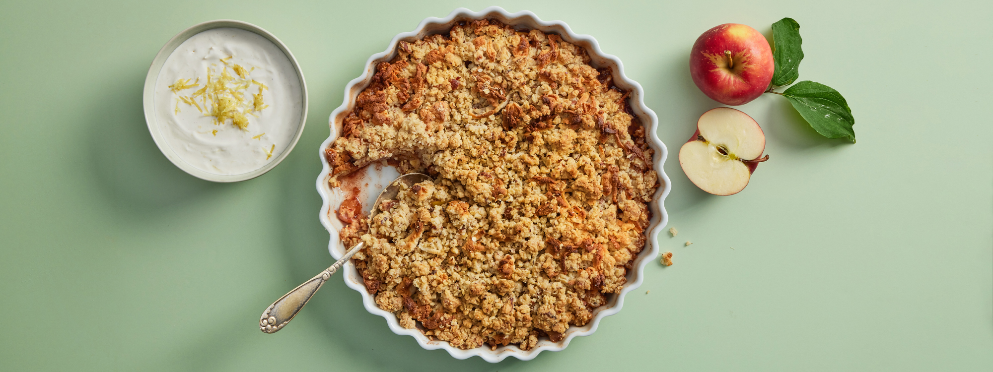 Æblecrumble med marcipan