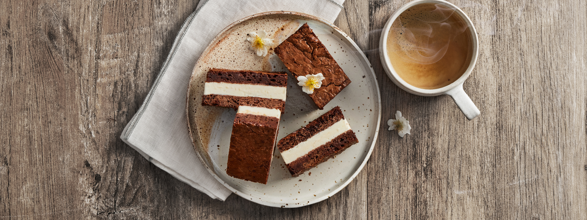 Is-sandwich med brownie og vaniljeis