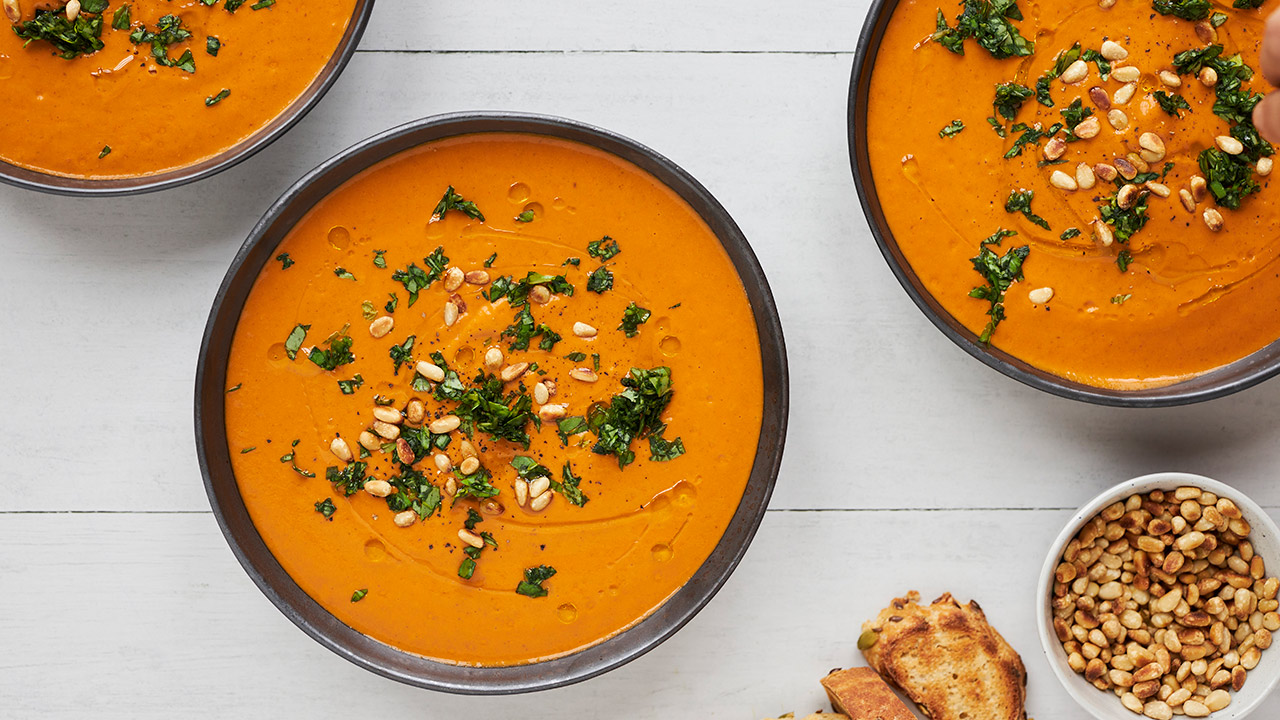 Suppe med peberfrugt og soltørrede tomater