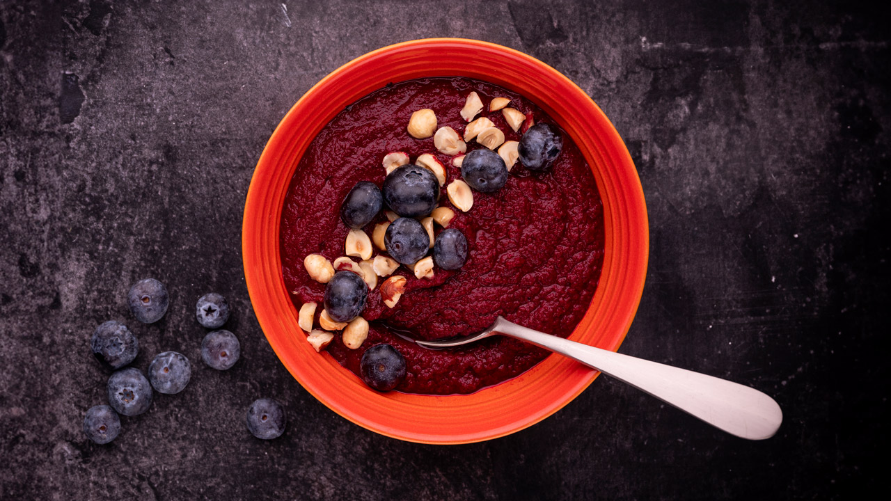 Morgengrød af rødbede, chili og rødkål