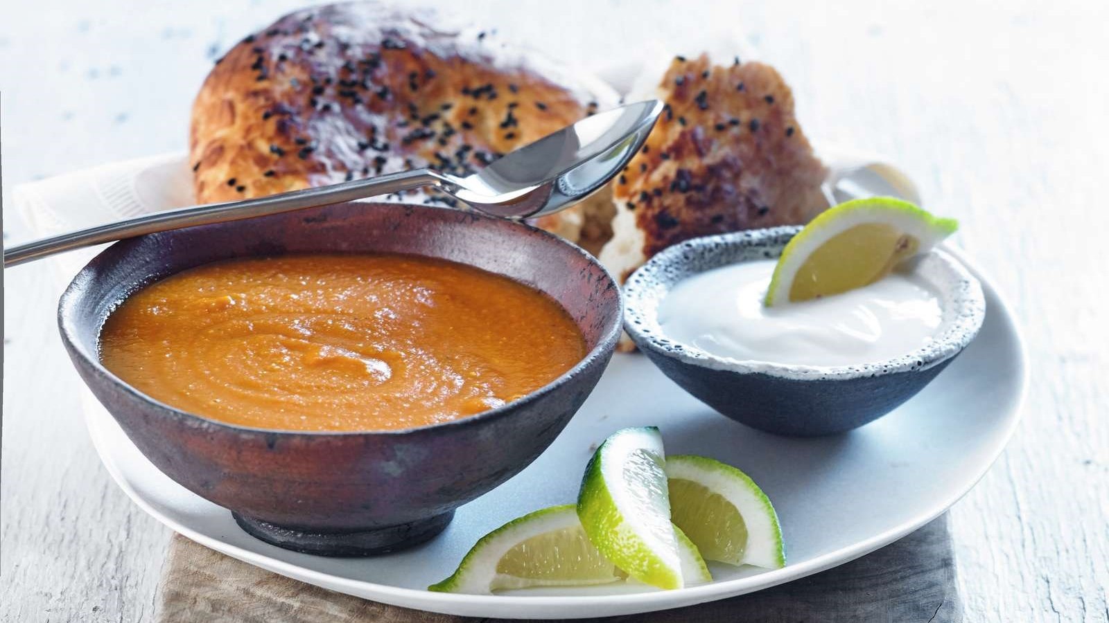 Dahl med naanbrød
