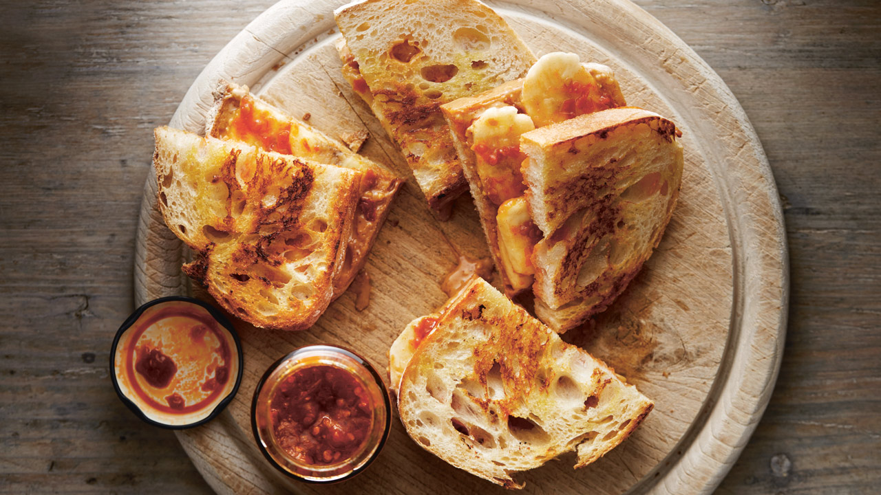 Sandwich med peanutbutter, banan og sambal