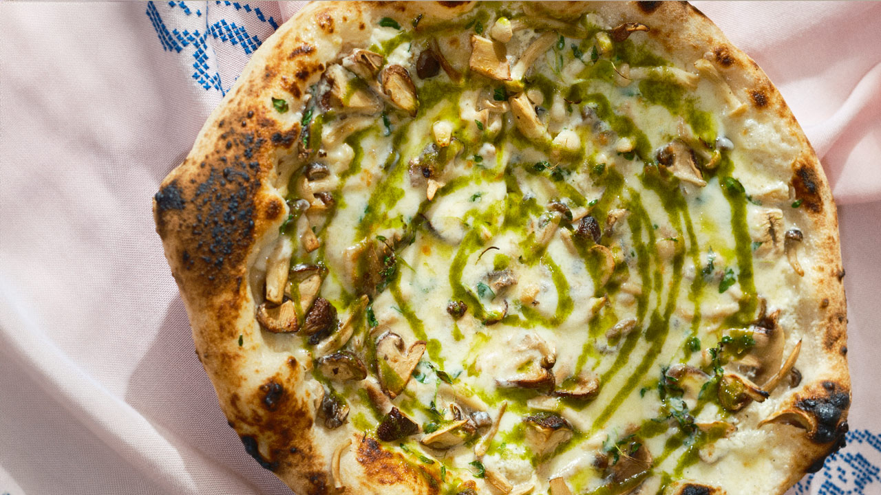 Svampepizza med timian og trøffelolie