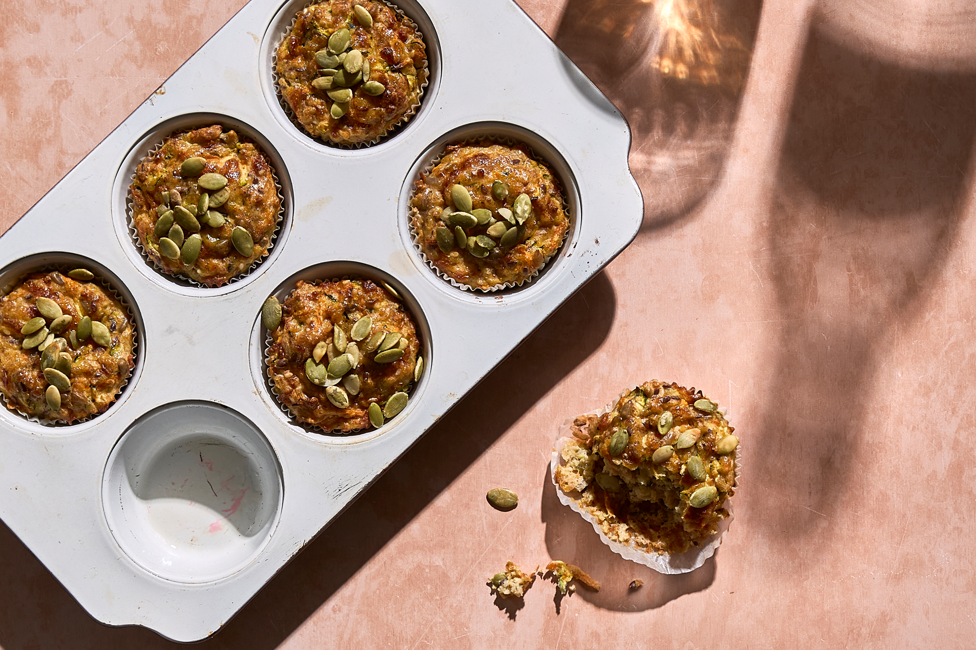 Madmuffins med gulerødder og kerner